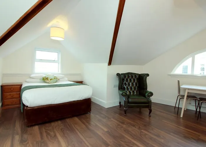 Harry Clarke Mews At The Castle *