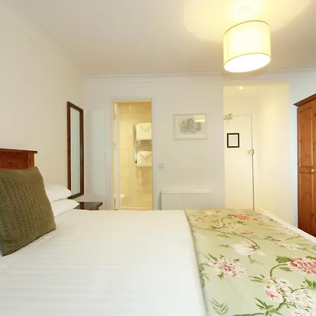 شقة Harry Clarke Mews At The Castle