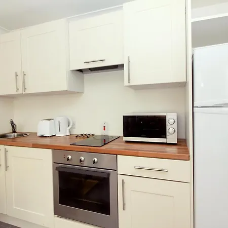 Harry Clarke Mews At The Castle * دبلن