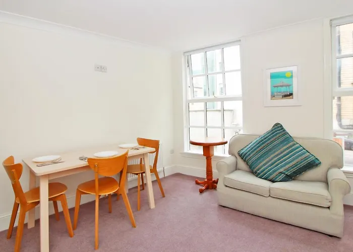 Harry Clarke Mews At The Castle *