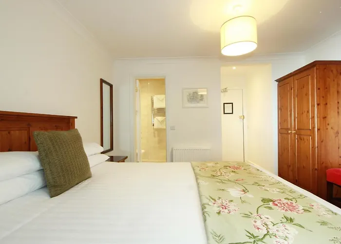 아파트 Harry Clarke Mews At The Castle